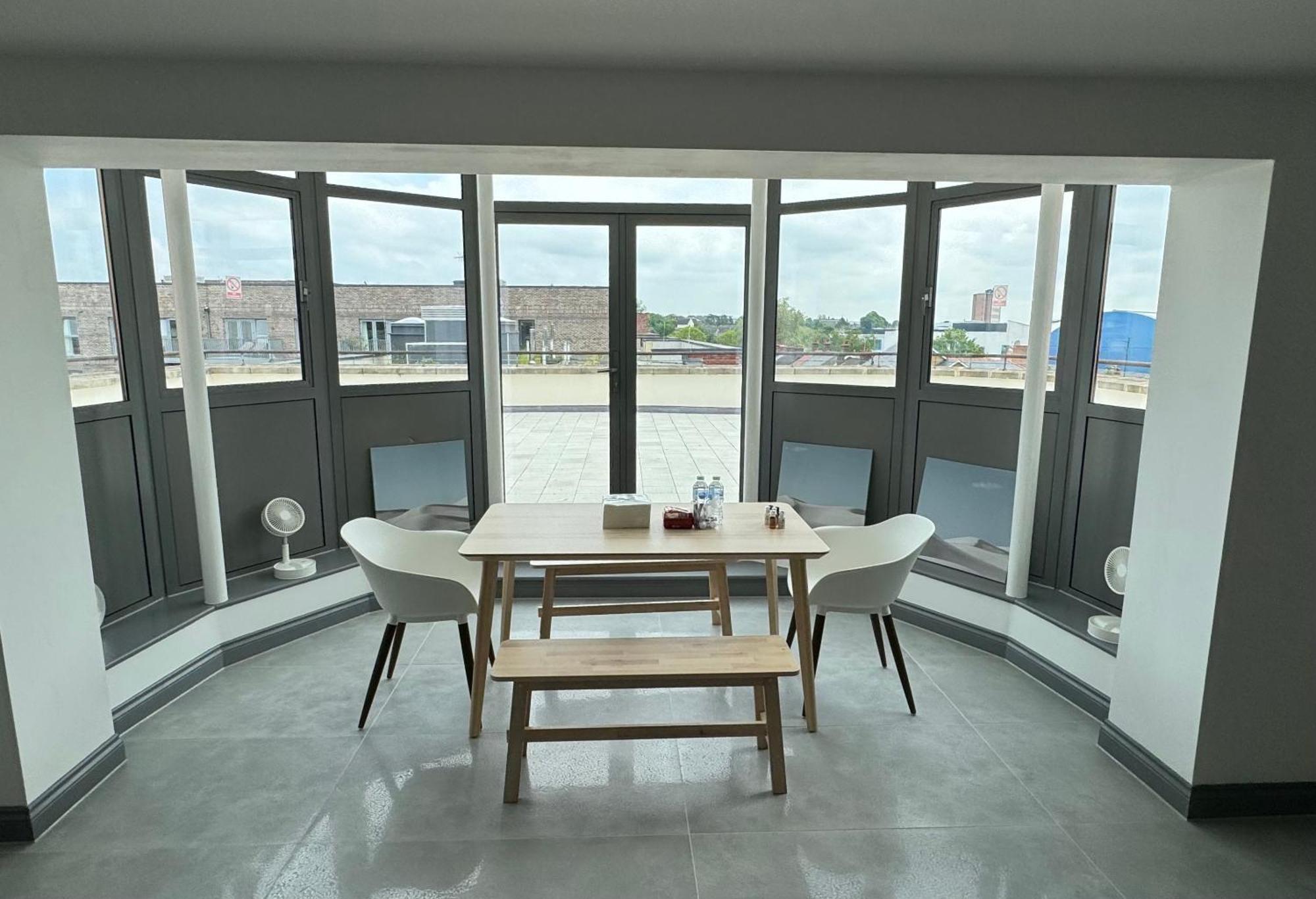 צ'למספורד Long Letting - Luxurious 3 Bedroom Penthouse In City Centre - Parking Included! מראה חיצוני תמונה