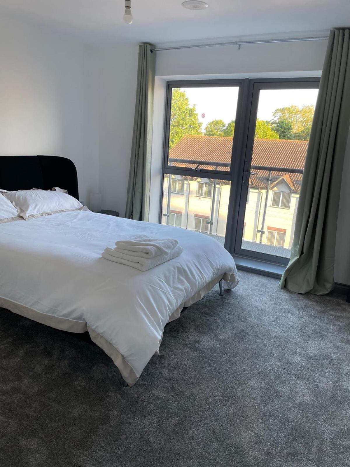 צ'למספורד Long Letting - Luxurious 3 Bedroom Penthouse In City Centre - Parking Included! מראה חיצוני תמונה
