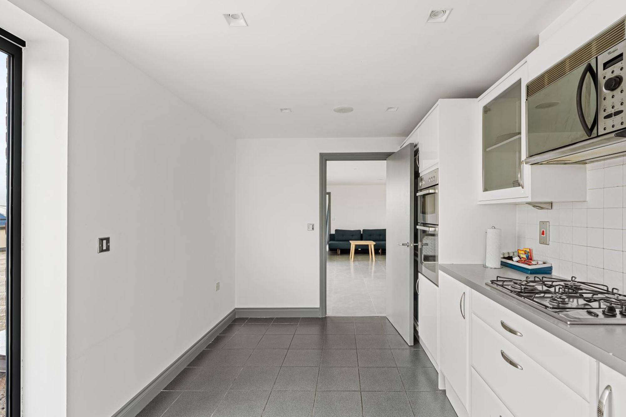 צ'למספורד Long Letting - Luxurious 3 Bedroom Penthouse In City Centre - Parking Included! מראה חיצוני תמונה